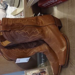 NWT Tony Lama snip toe cowboy boots